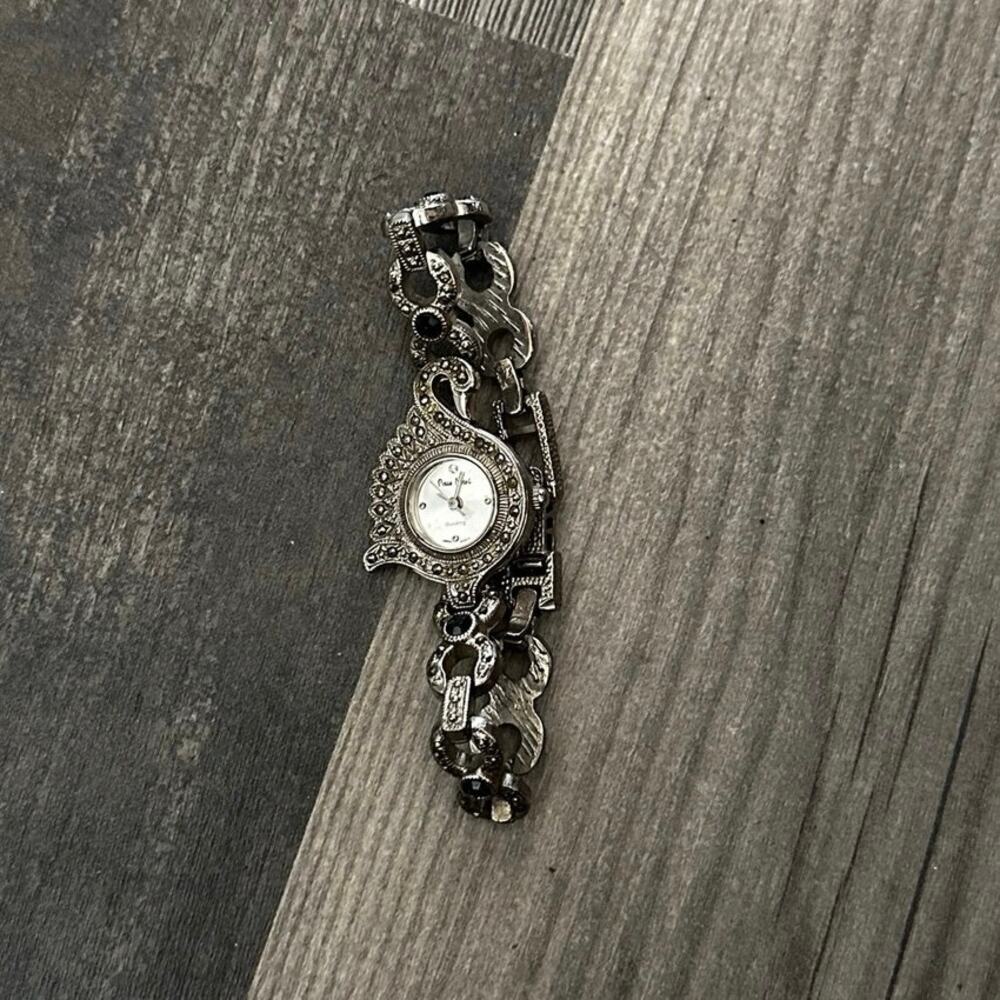 pieve nicol swan shaped quarts watch